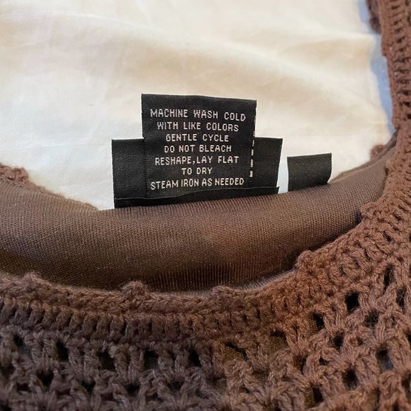 Ultra cute! Crochet sleeveless sweater top - Picture 3 of 11